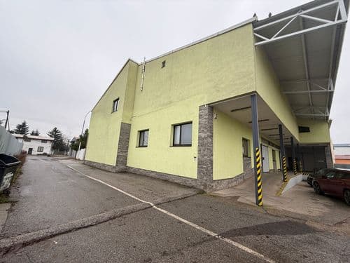 Na predaj dvojpodlažná komerčná budova 